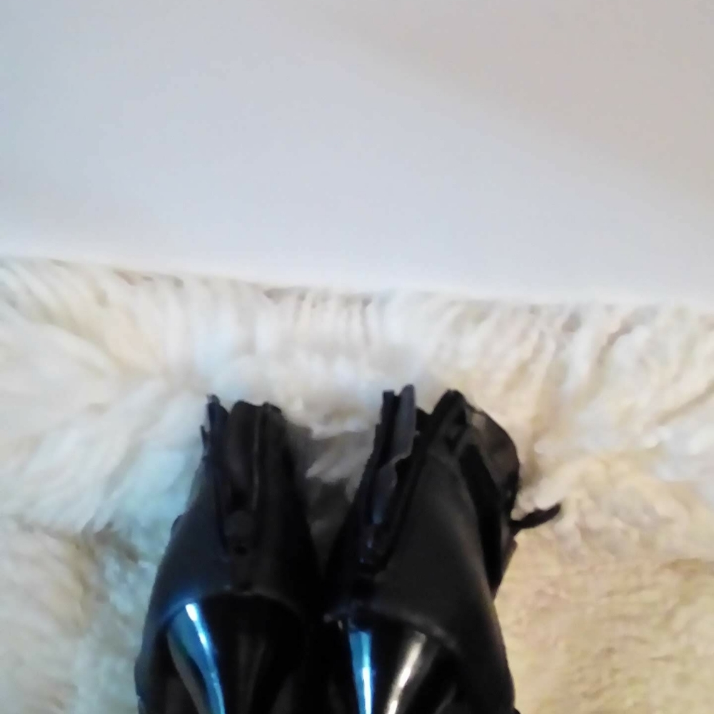 Shoe - Picture 3 of 4